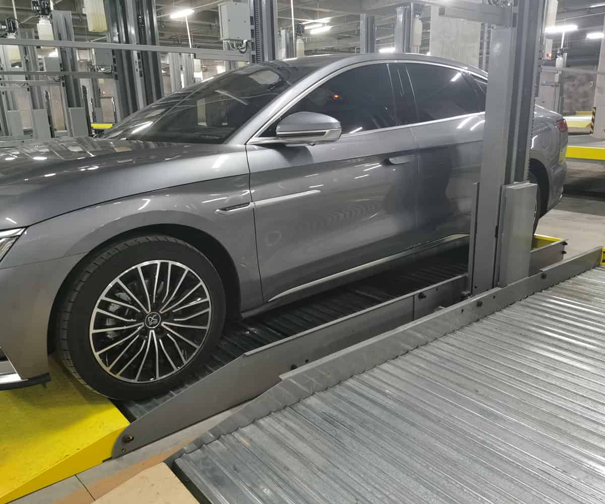 學(xué)校周邊停車庫